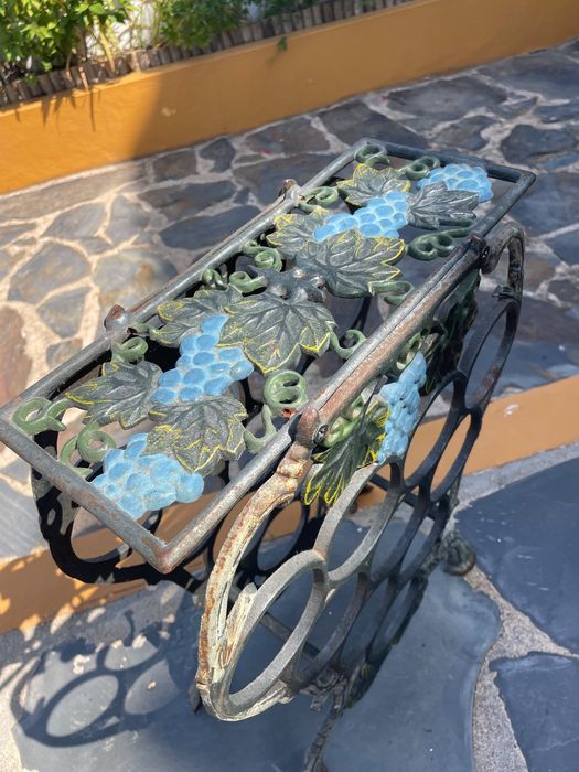 Garrafeira antiga em ferro