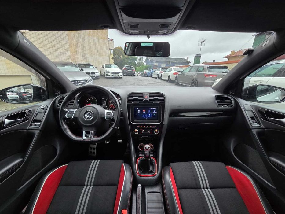 VOLKSWAGEN GOLF VI GTI 2.0TSI 211CV "EDIÇÃO ADIDAS"