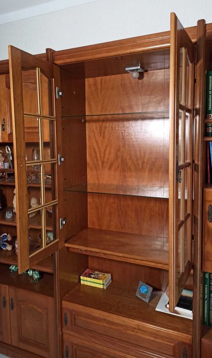 Móvel Louceiro em Mogno