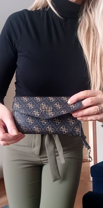 Piękny portfelik Guess