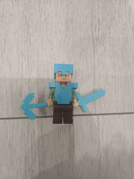Figurka Lego Minecraft Alex ~ zbroja Diamentowa + Żelazna [Napierśnik]