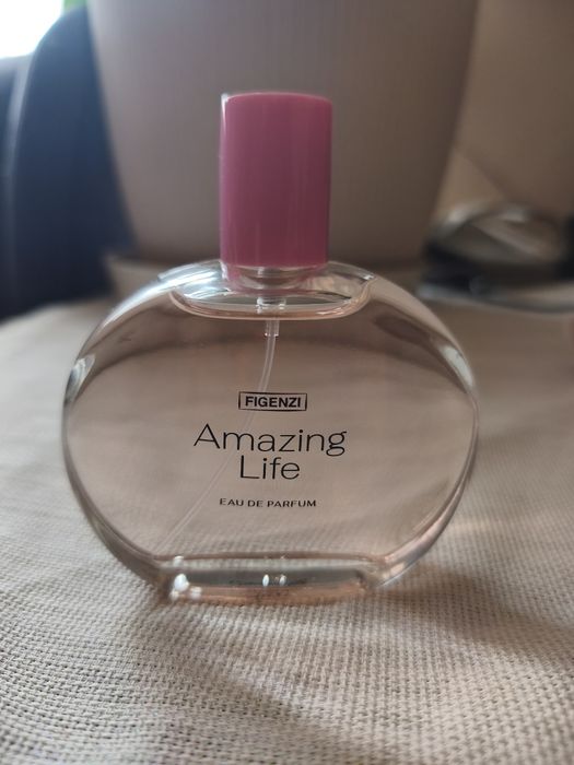 Perfumy damskie owocowo- oświatowy zapach