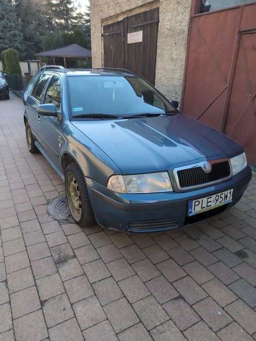 samochód osobowy skoda octavia