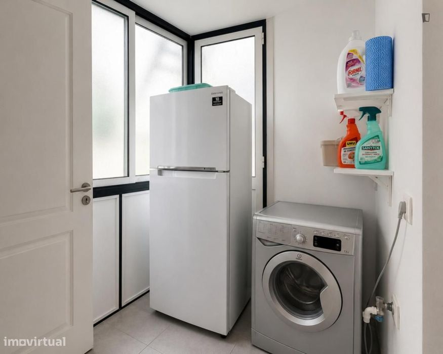 Quarto - localizado em Arroios Lisbon