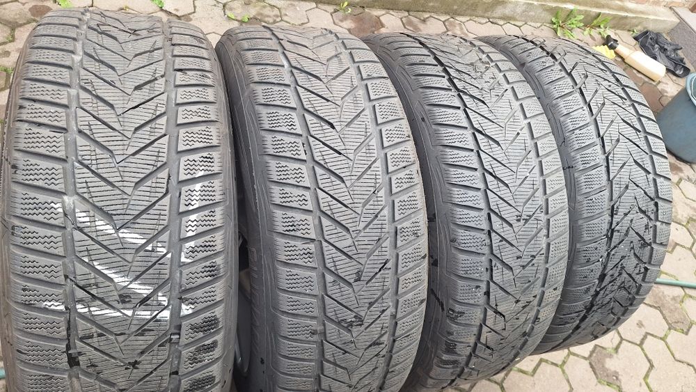 225/50-R18 зимние шины.