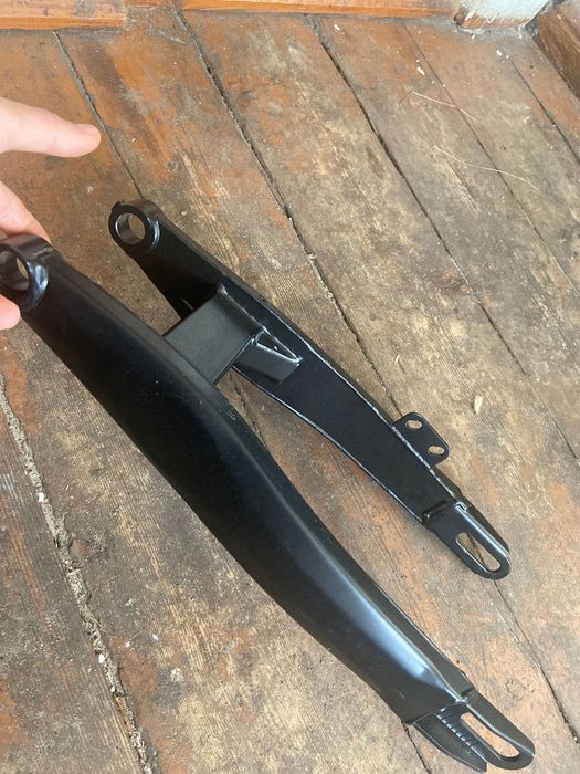 Задній маятник на мотоцикл