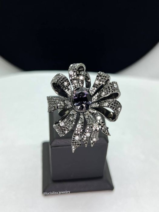 Золотое Кольцо с бриллиантами и шпинелью 17,80 грамм