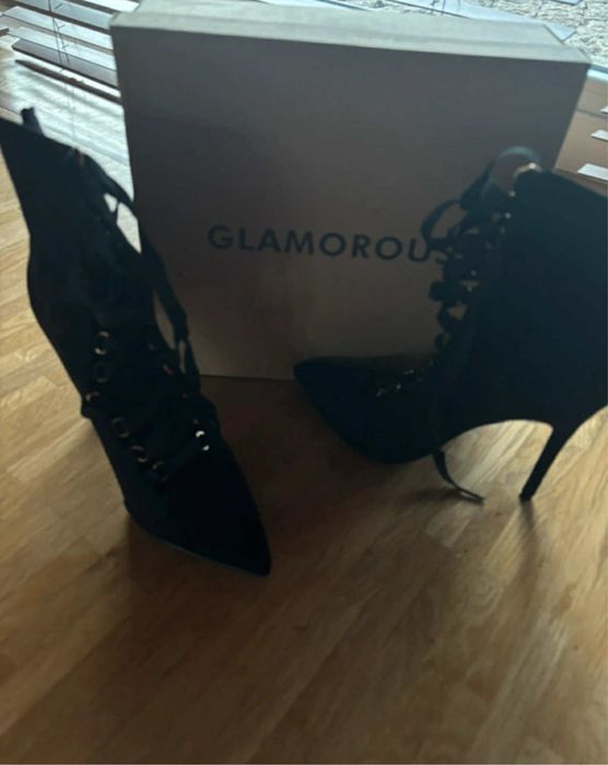 Sznurowane szpilki Glamorous