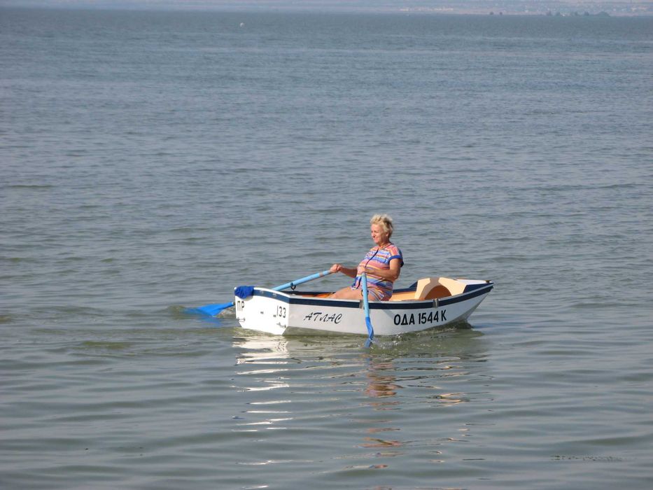 Продам небольшую лодку-швертбот.