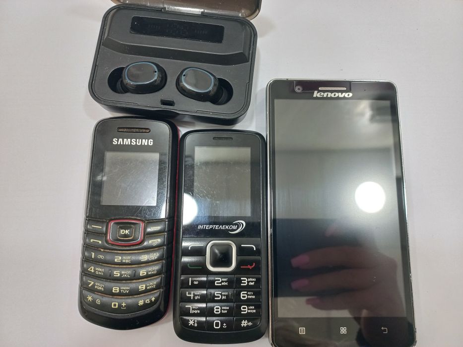 Телефоны кнопочный Samsung Lenovo наушники