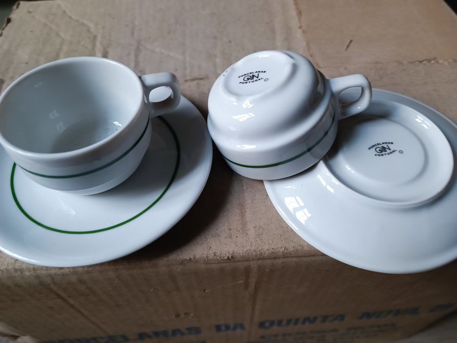 Chávenas e pires de porcelana para café