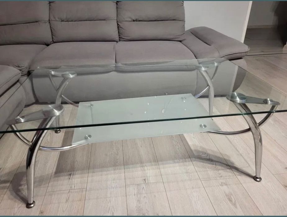 Szklany stół pokojowy