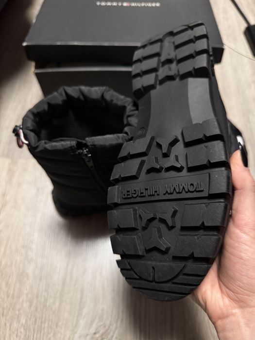 Снігоходи Tommy Hilfiger (нові)