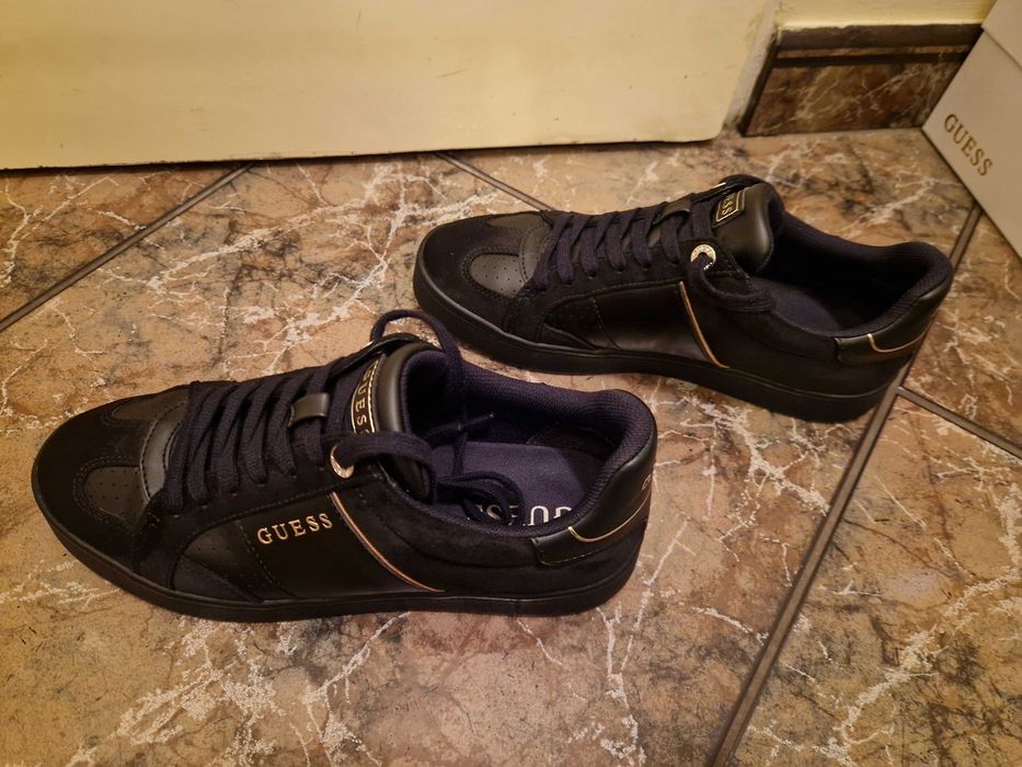 Buty damskie Guess
