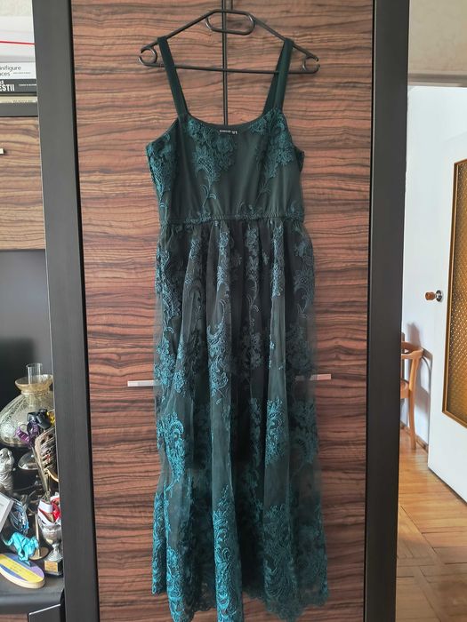 Sukienka wieczorowa RESERVED o kolorze butelkowej zieleni rozmiar 36