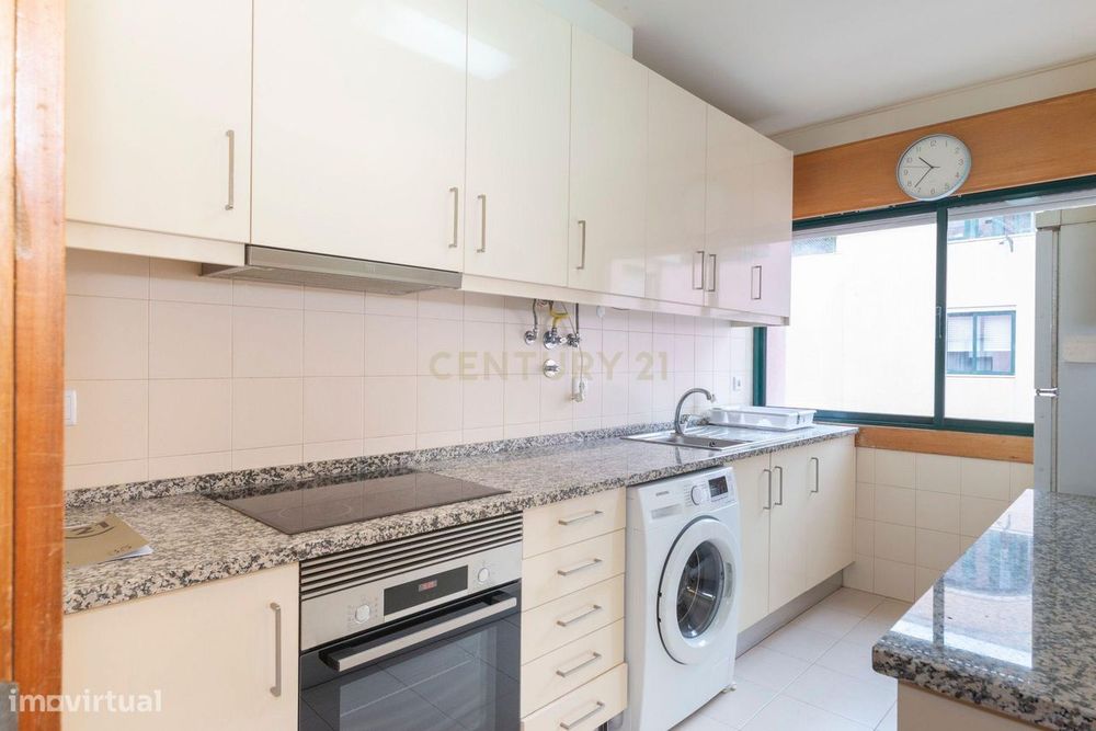 T1 com Ar Condicionado Cozinha Equipada e garagem na EPUL - Restelo