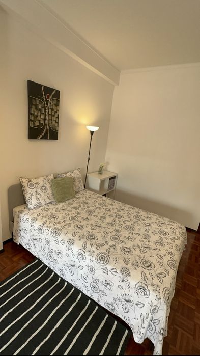 Quarto familiar (contrato) amplo 2 camas em Entroncamento 5 min da estação