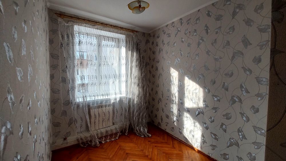 Продам 3-кімнатну квартиру. Вул.Київська,15.