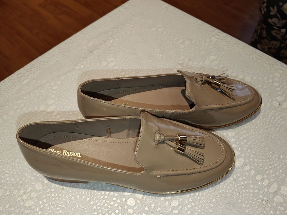 Buty lordsy lakierowane nowe, Clara Barson r. 40