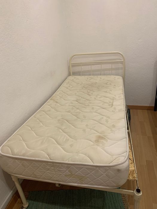 Colchão solteiro com cama