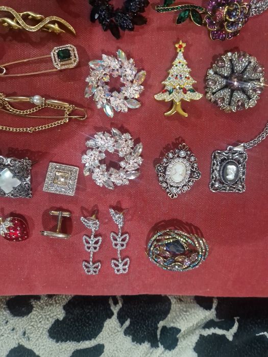 Продам немецкие старинные броши