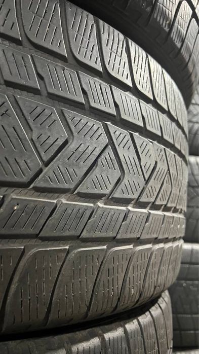Пара зимової гуми 275/35/22