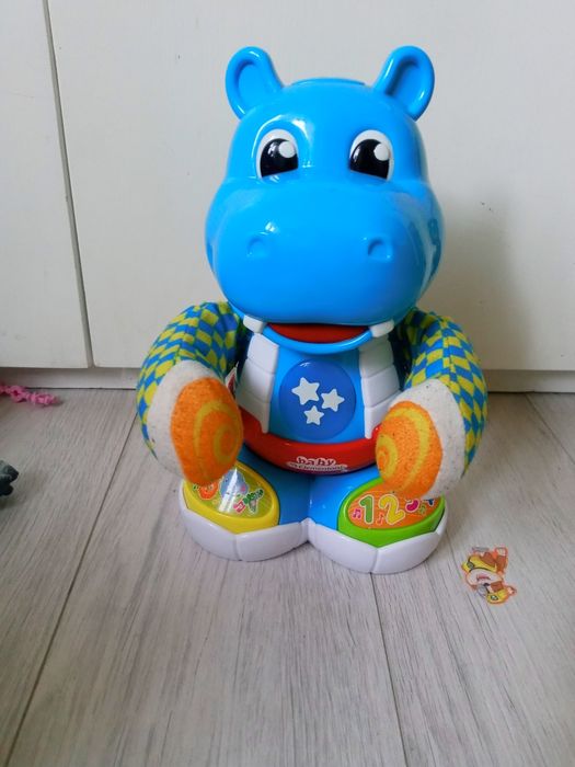 Tańczący hipcio Filipek clementoni