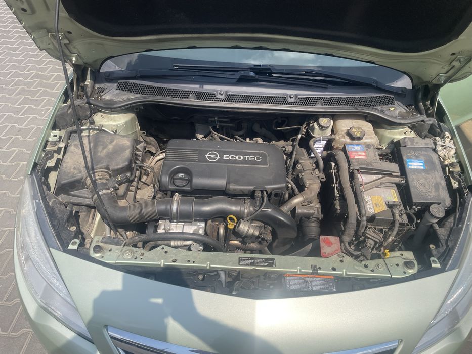 Opel Astra J 2011