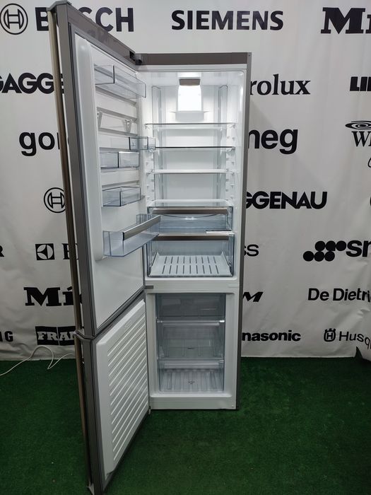 Окремостоячий двокамерний холодильник AEG  А+++