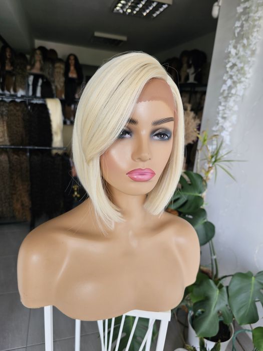 Stella peruka jasny blond lacefront bob naturalny efekt