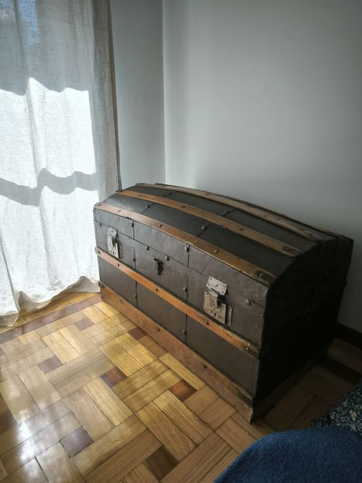 Baú vintage madeira escurecida