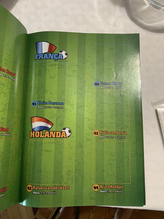 Caderneta e cromos Gorila por colar