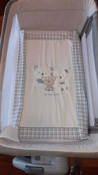 Colcha chicco e 2 lençóis de baixo com elástico