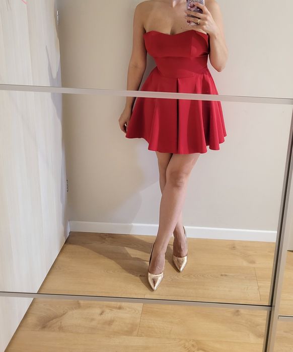 Piękna czerwona sukienka