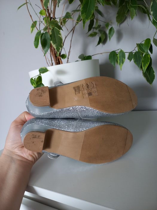 Pantofelki Elsy H&M rozmiar 29 jak nowe!