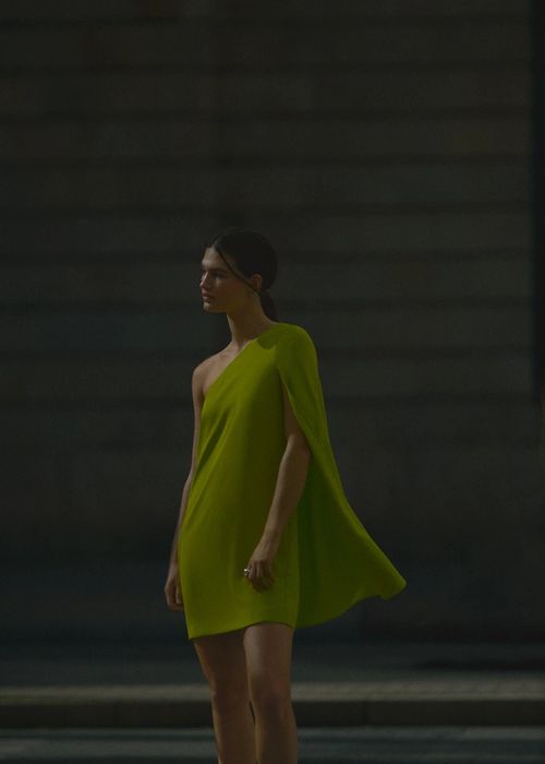 (Novo com etiqueta) Vestido com capa XS da Mango.