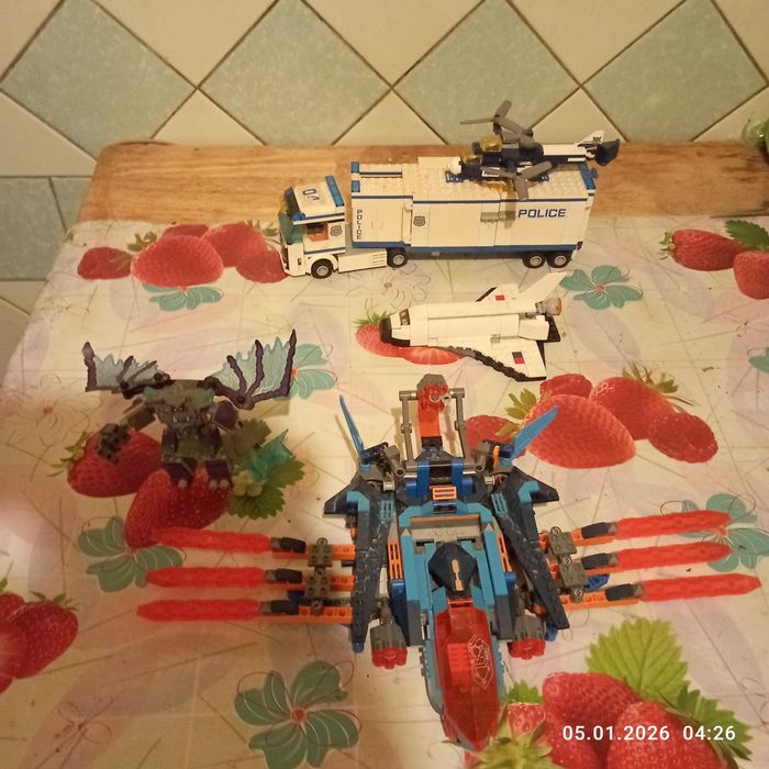 Продам lego nexo knight и lego city police грузовик