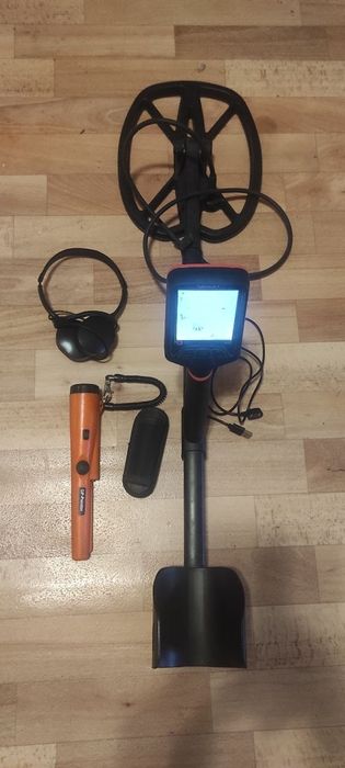 Металлоискатель  QUEST Q30