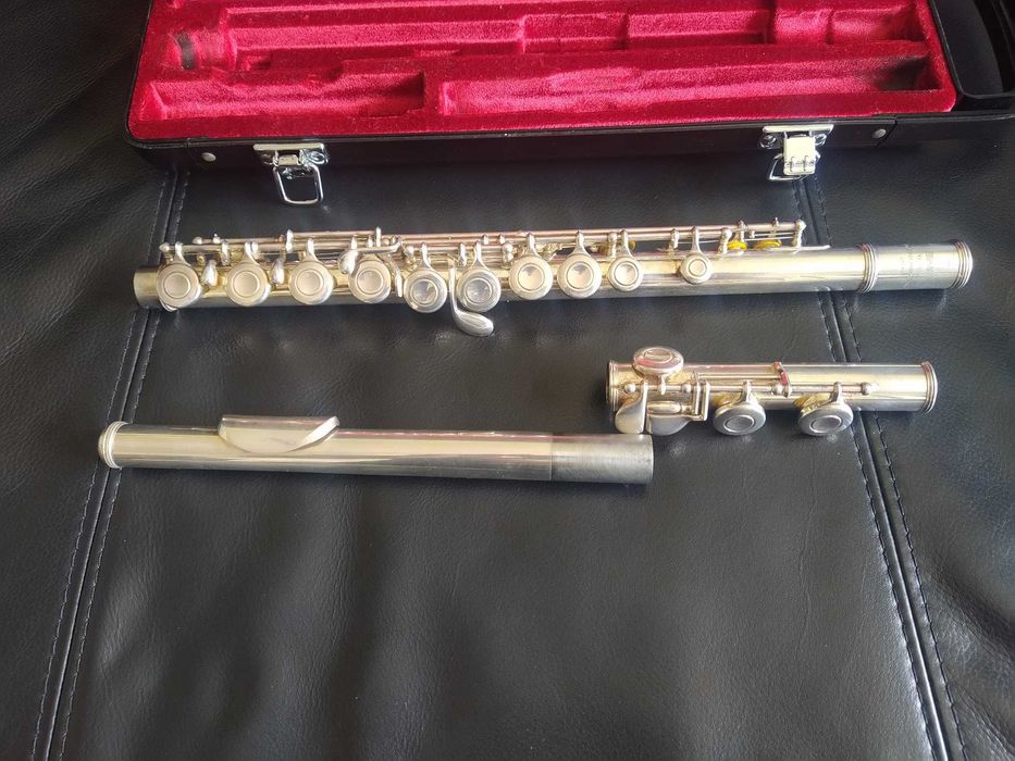 Flauta transversal  Yamaha YFL-211S, banho de prata