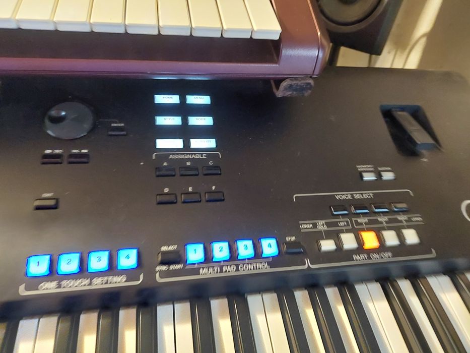 Yamaha Genos sem qualquer marca de uso