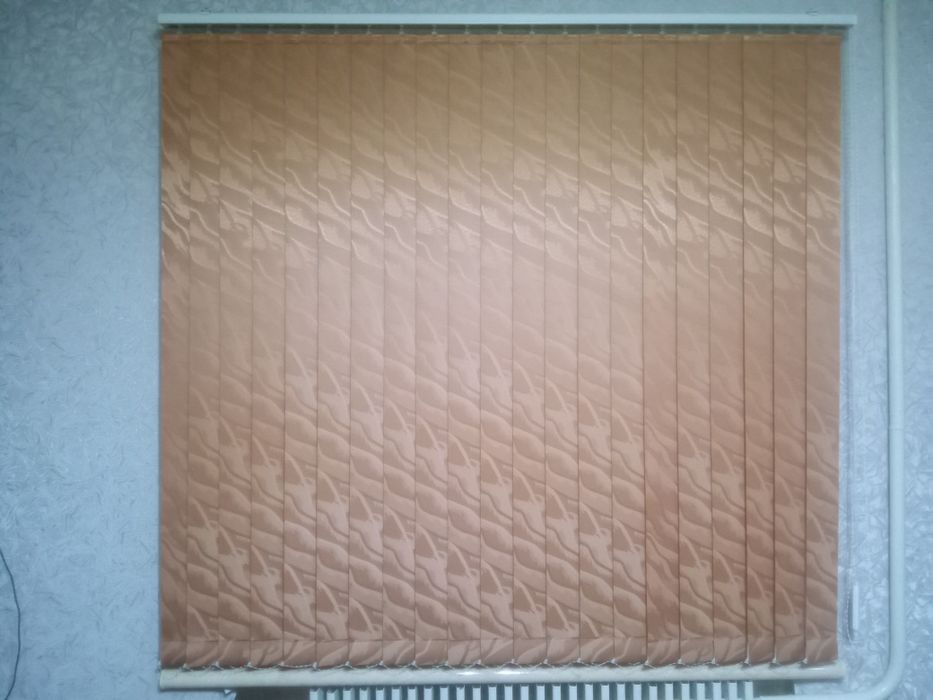 Вертикальні жалюзі