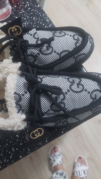 Nowe  czarne buty z kożuszkiem gucci