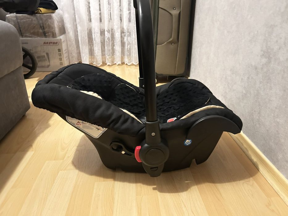 Дитяче  автокрісло.