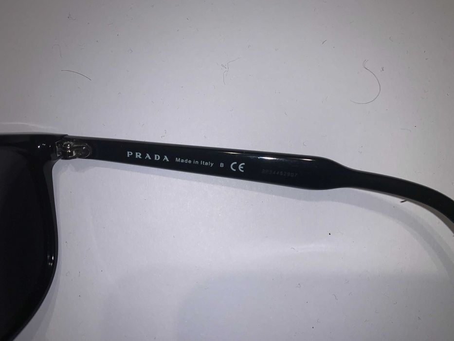 Солнцезащитные очки Prada