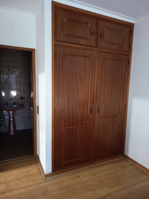 Alugo Apartamento T 3 na rua do Brasil