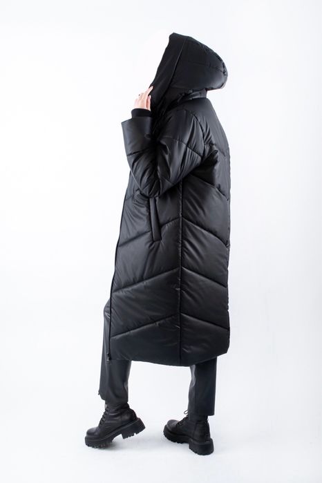 Довга зимова курточка