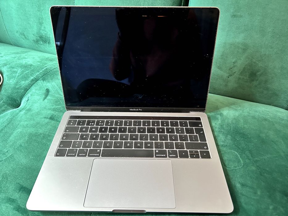 MacBook Pro 13” 2019 (4 TBT3) – para peças | bateria, teclado e carregador recentes