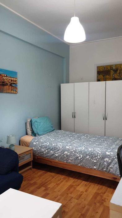Quarto de solteiro em Almada cacilhas.