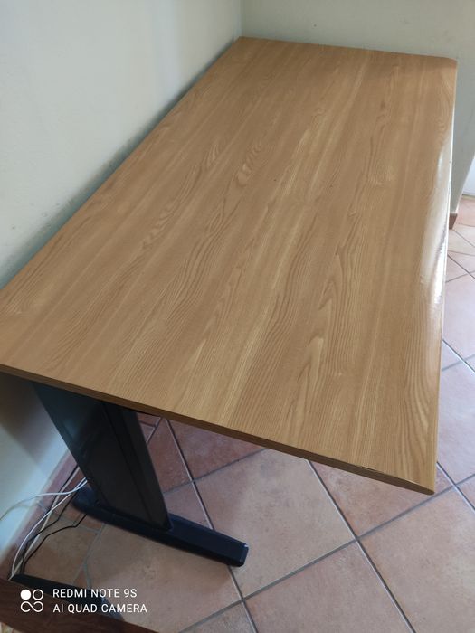 Mesa de escritório em madeira