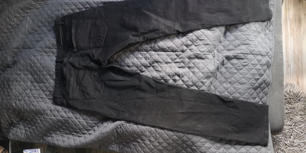 Spodnie jeansowe Diesel rozm. 34/32, L pas 90 cm